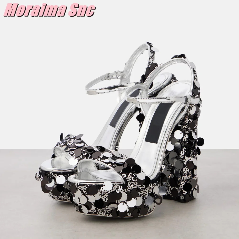 Women'S Fashion For Summer 2025 - Glanzende plateau sandalen met blokhak, enkelbandje