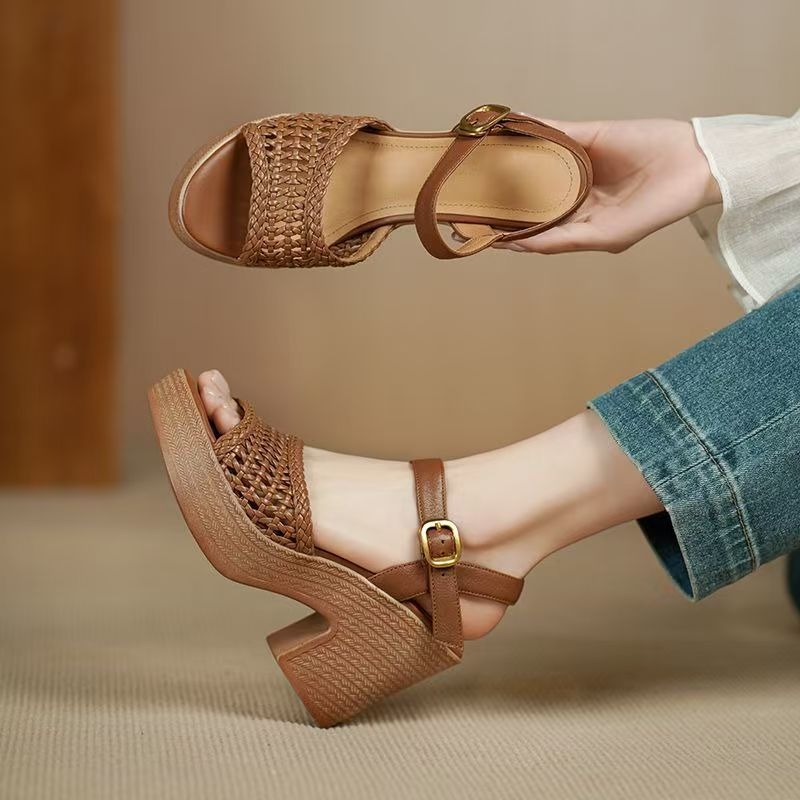 Women'S Fashion For Summer 2025 - Elegante gevlochten damessandalen met hoge hakken